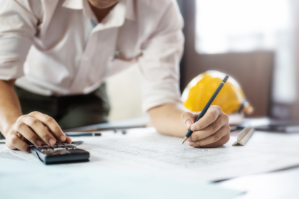 Engenharia no esporte mostra como tecnologia em carros e motos redefine performance e segurança, na análise de Felipe Schroeder dos Anjos sobre inovação aplicada às pistas.